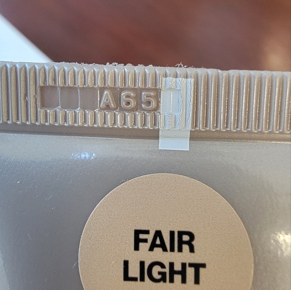 Smashbox Halo Healthy Glow Tinted Moisturizer Broad Spectrum SPF 25 - Picture 7 of 9